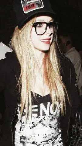 ai character: Avril lavigne ❤️❤️ background