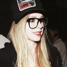chat with ai character: Avril lavigne ❤️❤️