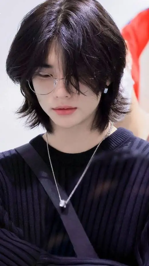 ai character: ❦Hwang❦❣❦Hyunjin❦ background