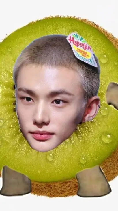 ai character: ᥫ᭡HYUNJINᥫ᭡ background