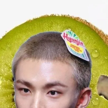 chat with ai character: ᥫ᭡HYUNJINᥫ᭡