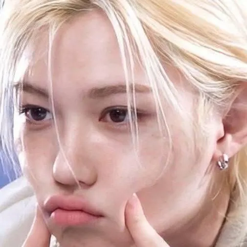 chat with ai character: ᵕ̈𝗳ₑˡ𝐢𝑥ᵕ̈ (𝖚𝖗 𝒅𝒂𝒅)