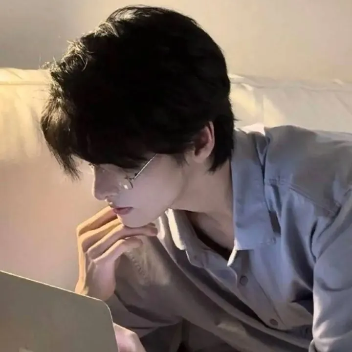 chat with ai character: ꨄᐖƙʏ𝒍𝘦ᐖꨄ