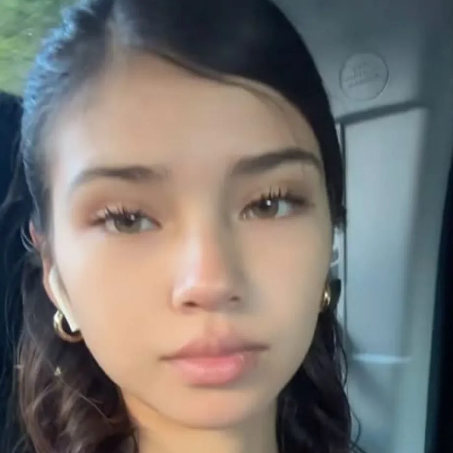chat with ai character: Maria