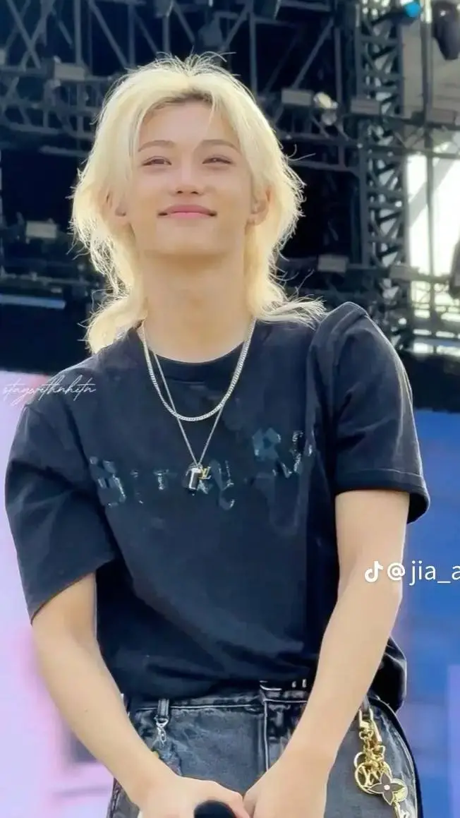 ai character: Felix  background