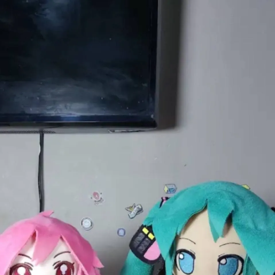 chat with ai character: 💙miku y teto❤️