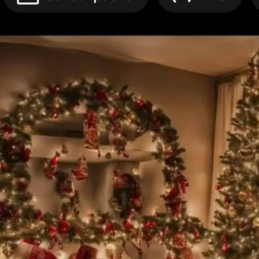 chat with ai character: Christmas 🎄🎁