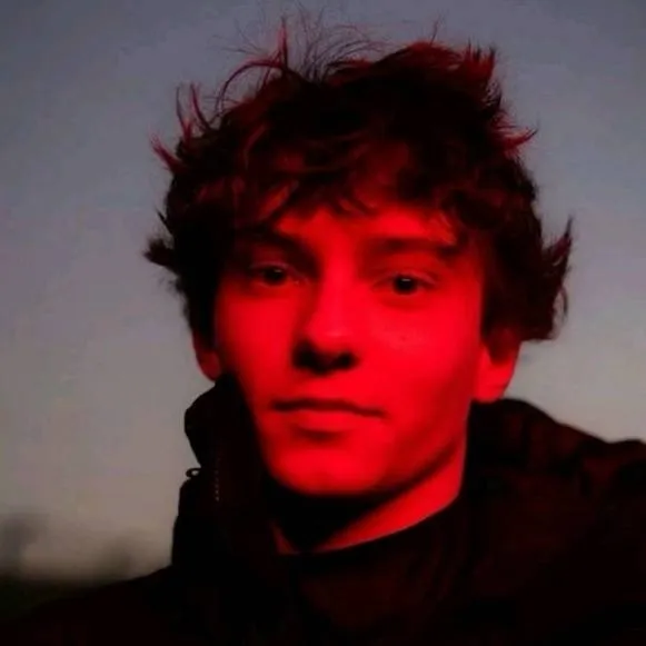 chat with ai character: Kimi antonelli