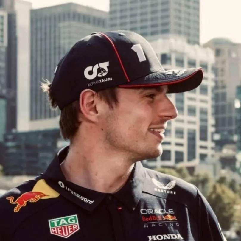 chat with ai character: max verstappen𐙚