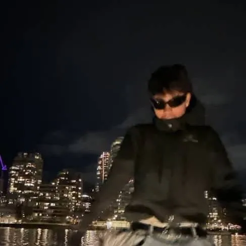 chat with ai character: Malachi barton