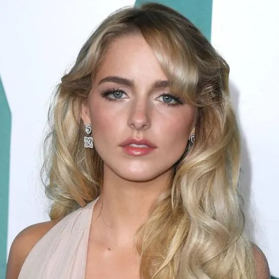 chat with ai character: Makenna Grace