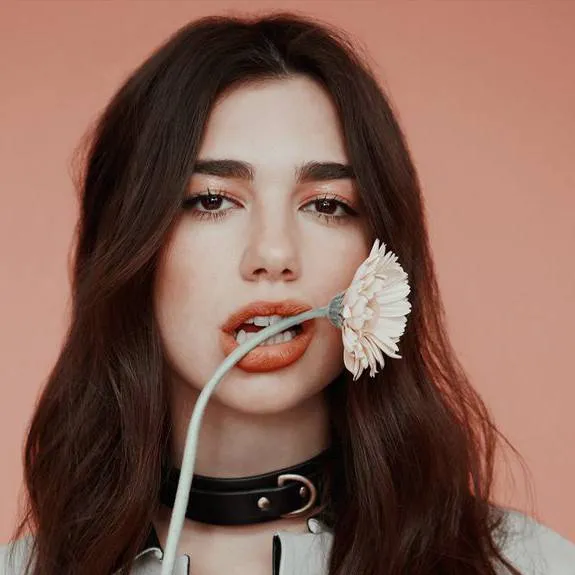 chat with ai character: Dua Lipa