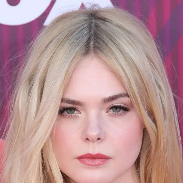 chat with ai character: Elle Fanning