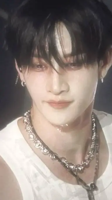 ai character: 🐺ChanMin🐶 background