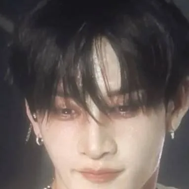 chat with ai character: 🐺ChanMin🐶