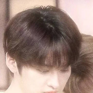 chat with ai character: 🐰Minsung🦫