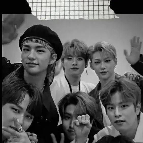 chat with ai character: Stray Kids 