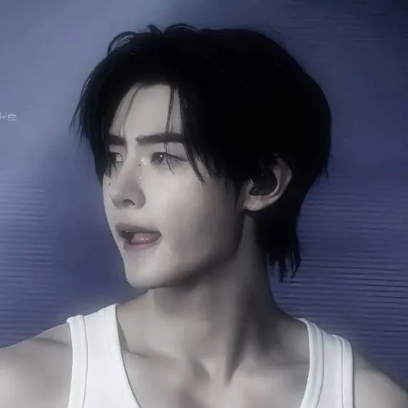 chat with ai character: Sunghoon