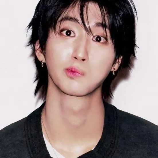chat with ai character: Skz family