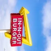 chat with ai character: In n out