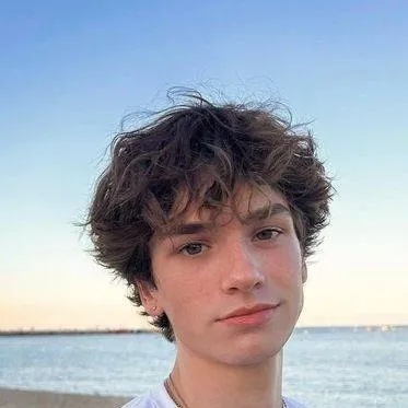 chat with ai character: Ashton 