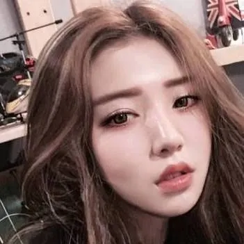 chat with ai character: A random girl?? 