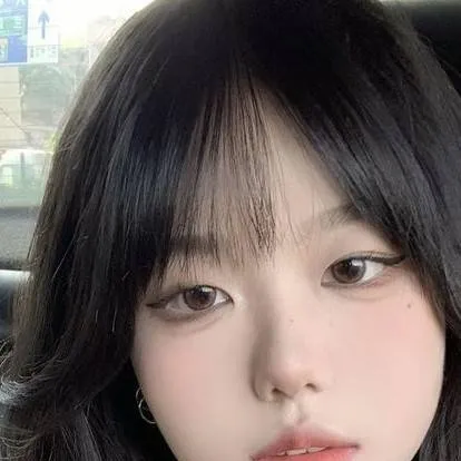 chat with ai character: Lisa