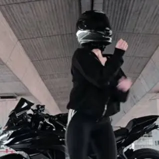 chat with ai character: Quinn 