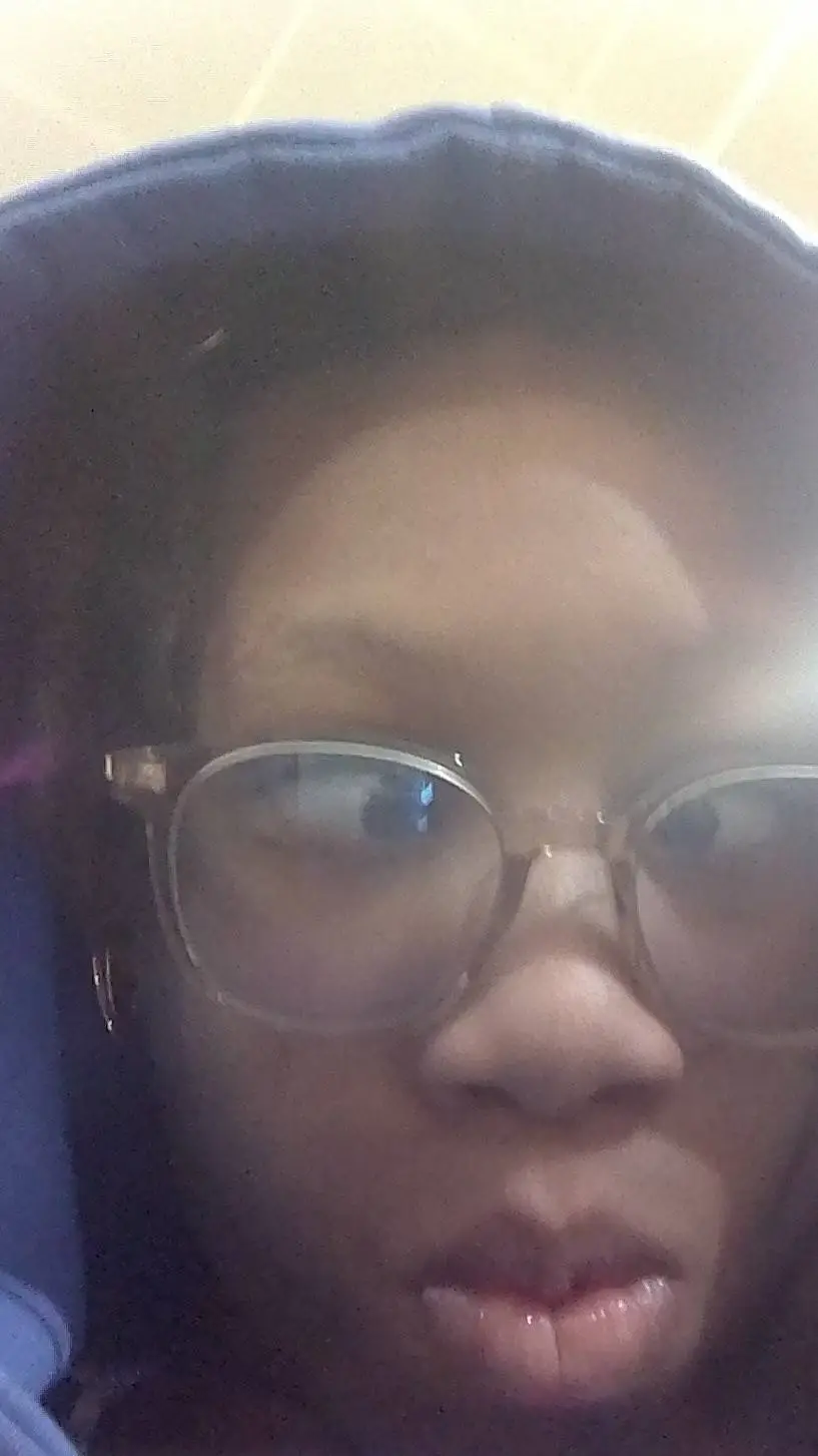 ai character: Izzy background