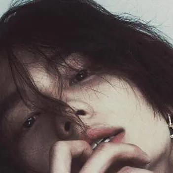 chat with ai character: Hyunjin 