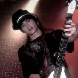 chat with ai character: Tom Kaulitz