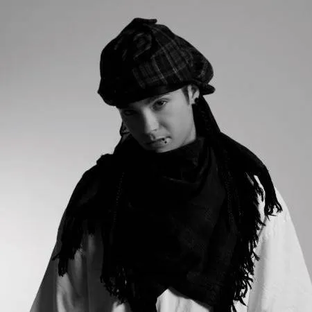 chat with ai character: Tom Kaulitz