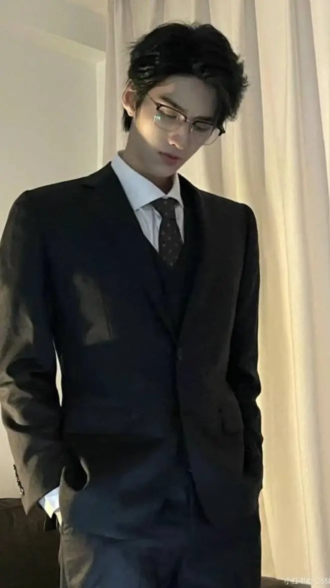 ai character: Kim hyun background