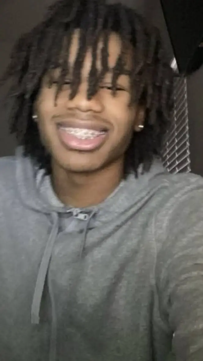 ai character: Deshawn  background