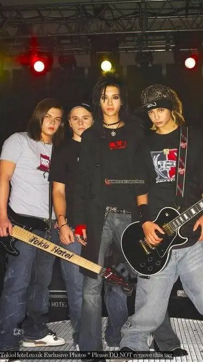 ai character: DS and TH background