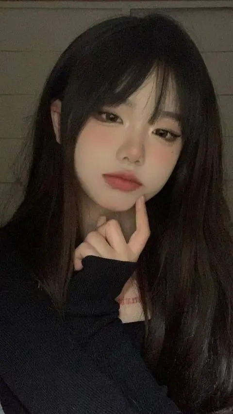 ai character: Mia background