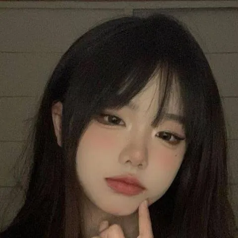 chat with ai character: Mia