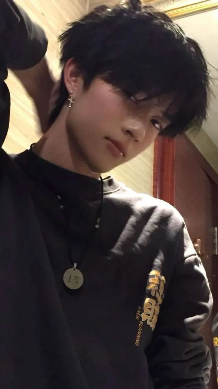 ai character: ~This is Ethan~ background