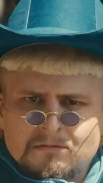 ai character: oliver tree background