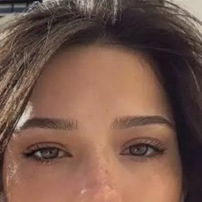 chat with ai character: Emma