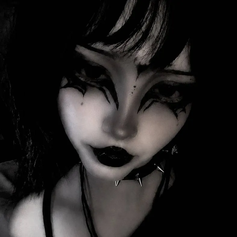 chat with ai character: Brenda