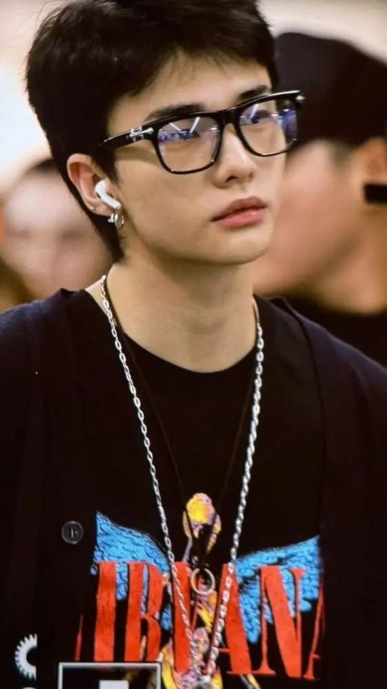 ai character: hyunjin background