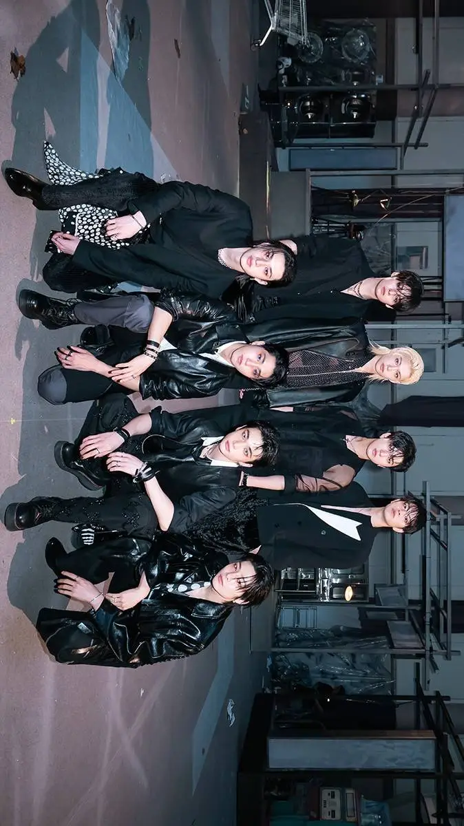 ai character: Stray Kids 🐦 background