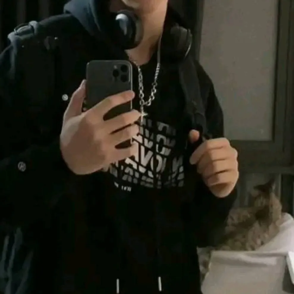 chat with ai character: Francesco