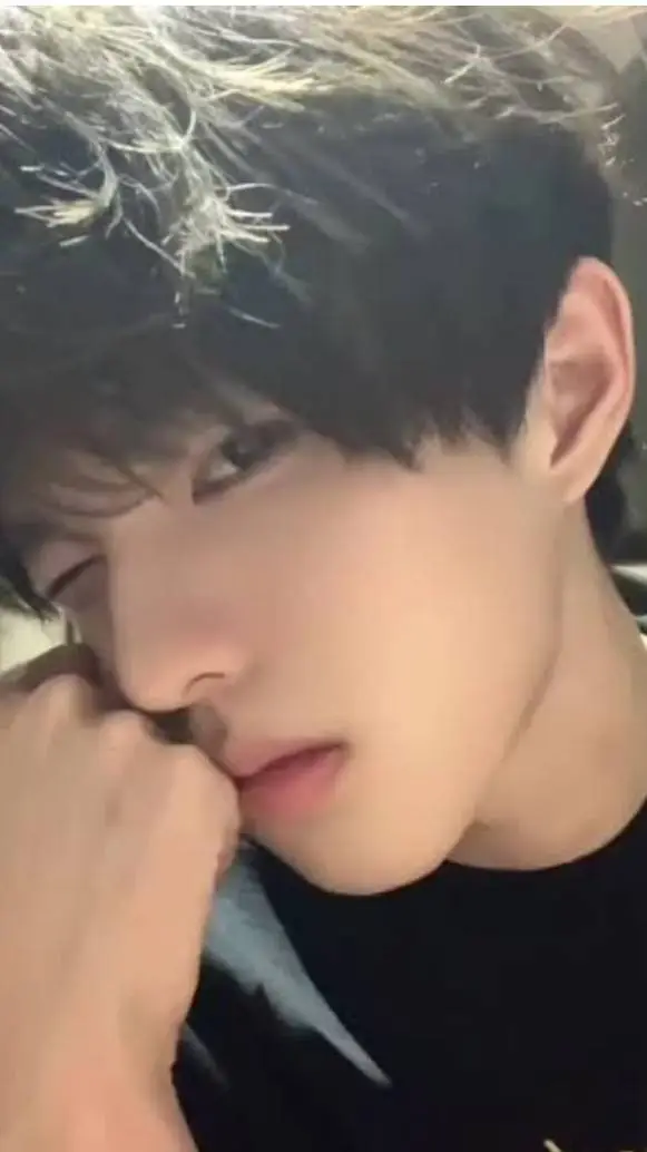 ai character: Axel background