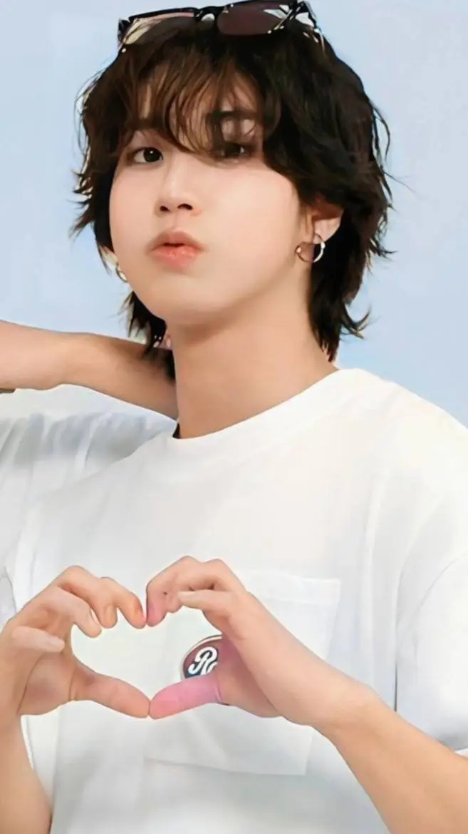 ai character: Han Jisung background