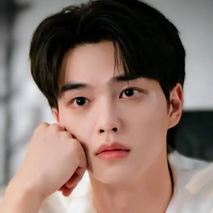 chat with ai character: Jeong Guwon