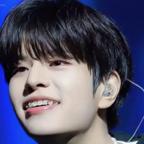 chat with ai character: Seungmin (puppy)