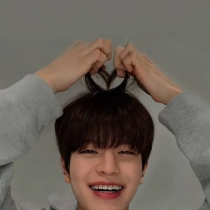 chat with ai character: Seungmin