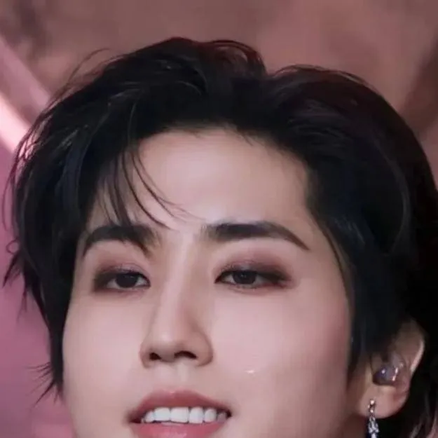 chat with ai character: Han (vampire)